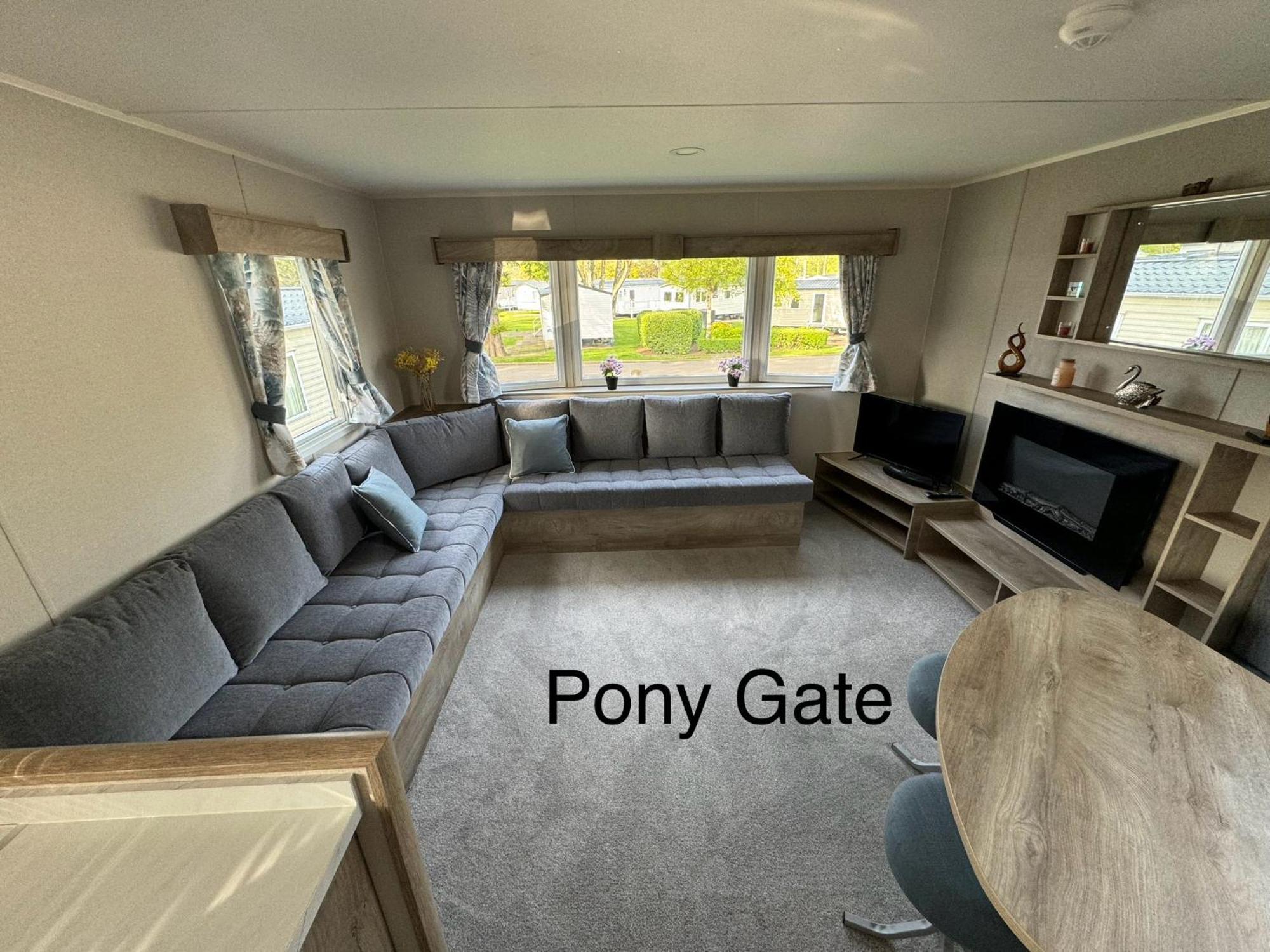 Pony Gate Caravan On Haggerstone Castle West Lawn Berwick Upon Tweed Exterior foto