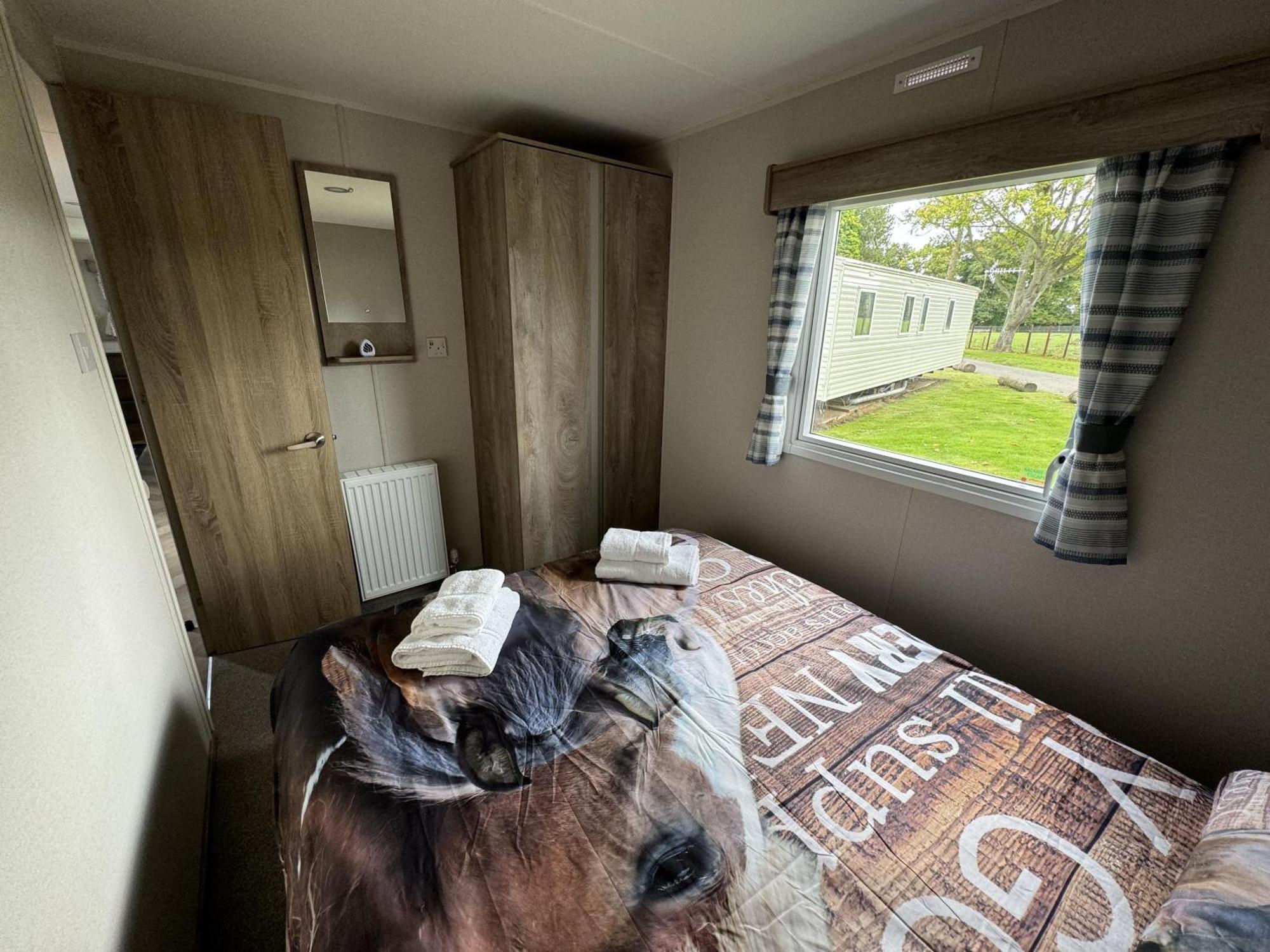 Pony Gate Caravan On Haggerstone Castle West Lawn Berwick Upon Tweed Exterior foto
